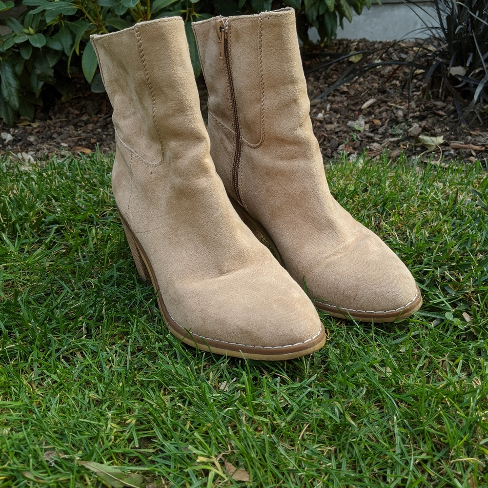 Woman's Ankle Boots